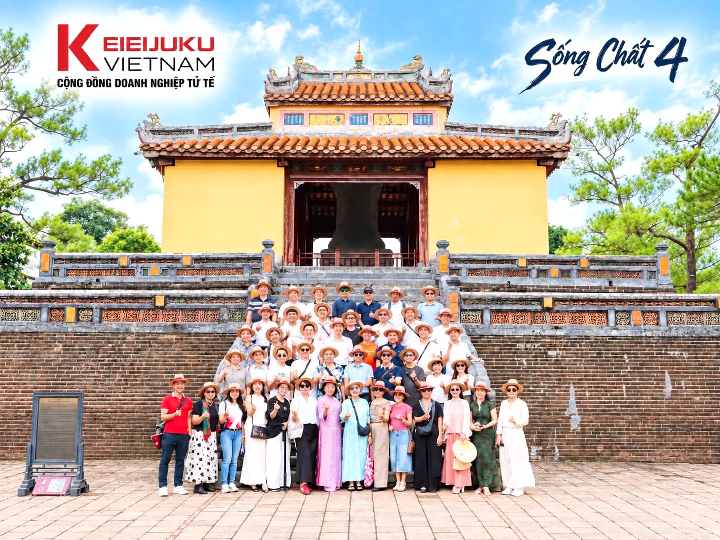 Keieijuku Vietnam Community members pose for a group photo in front of a heritage monument in Hue. Photo: KEI