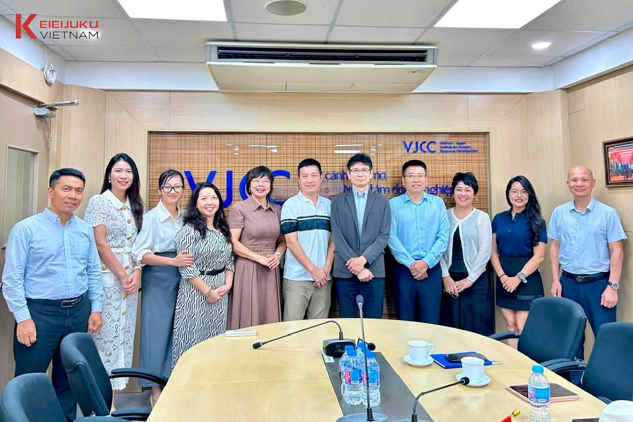 A commemorative photo at VJCC. Photo: KEI