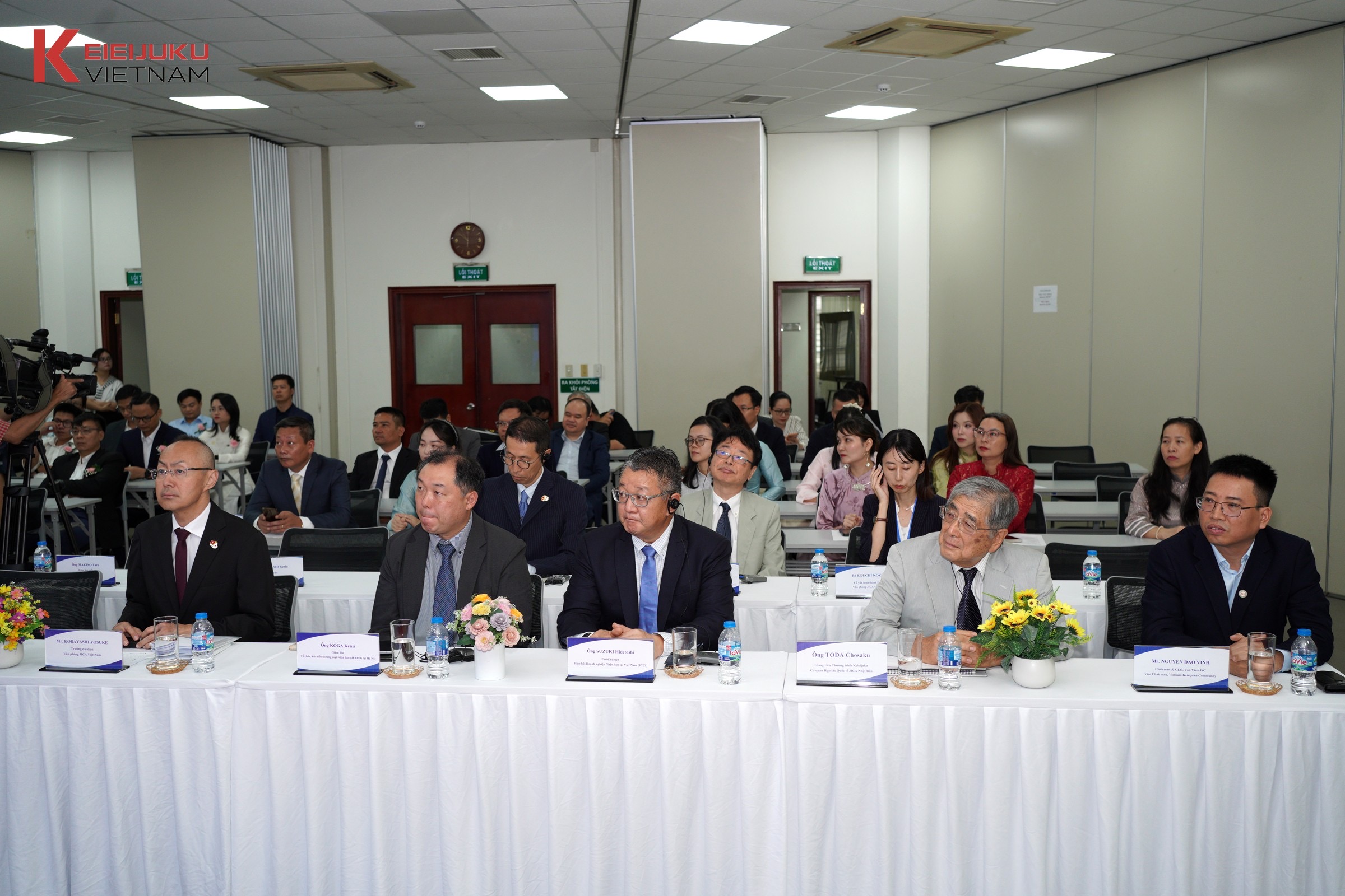 Guests seated in the front row of the hall. Photo: KEI